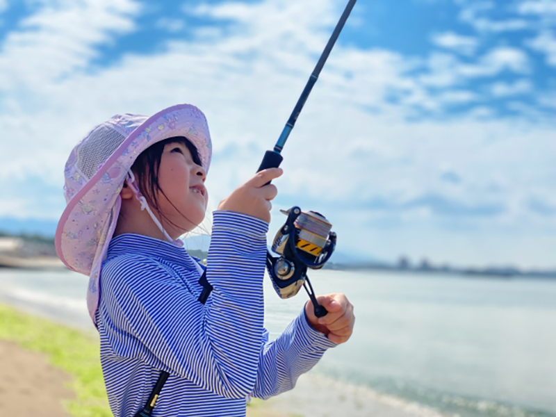 釣りをする少女のイメージ
